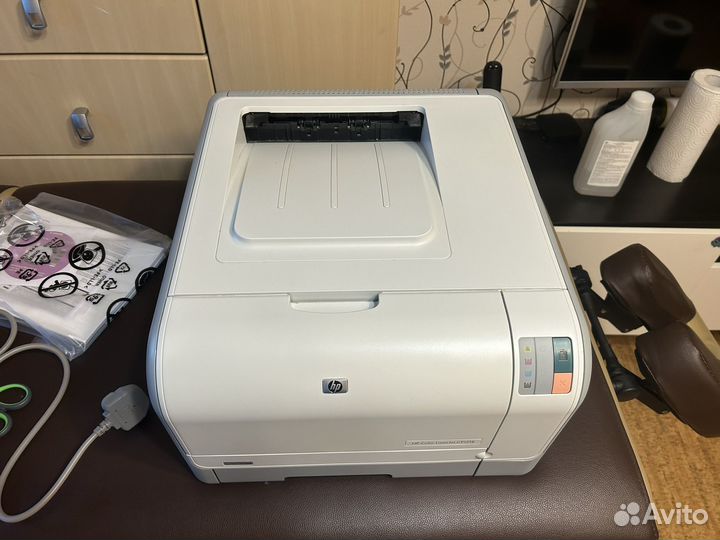 Цветной лазерный принтер HP CP1215