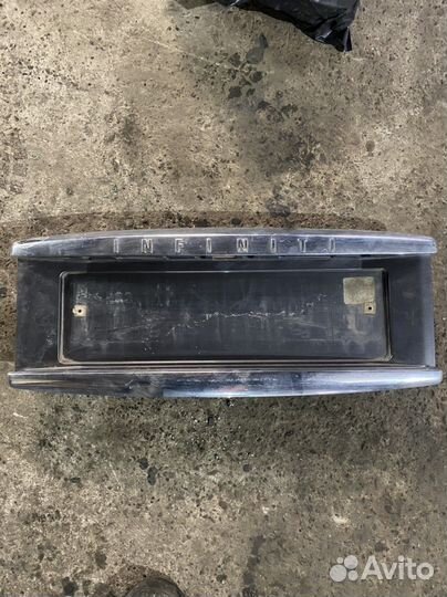 Накладка крышки багажника Infiniti QX56 1