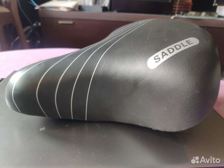 Широкое велосипедное седло