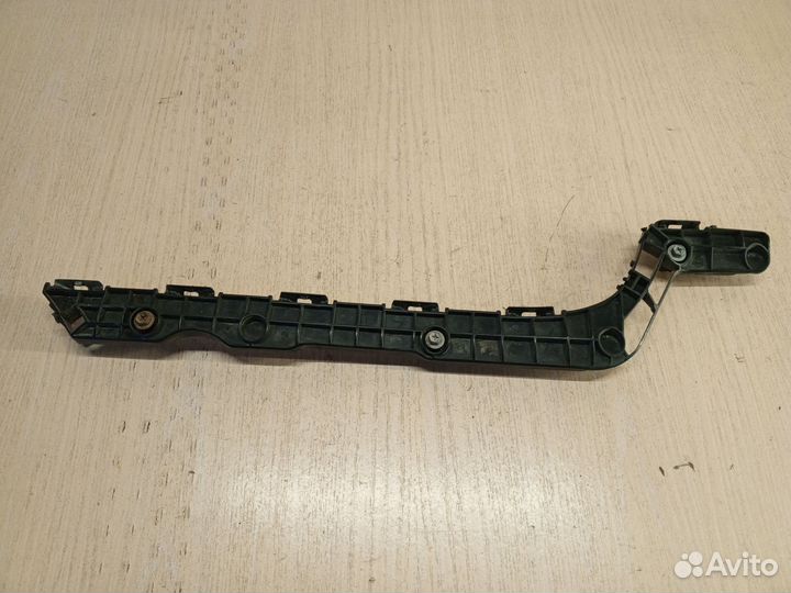 Кронштейн заднего бампера Toyota Land Cruiser 200