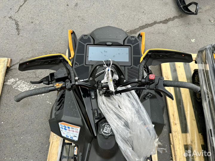 Снегоход SKI-DOO Summit X Expert 165 850 tgrm
