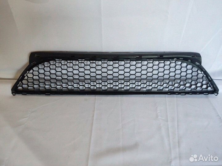 8200752803 Решетка бампера Renault Logan
