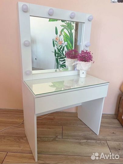 Детский туалетный столик