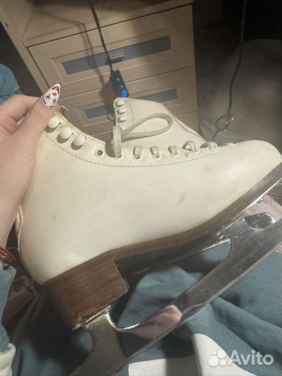 Фигурные коньки wifa