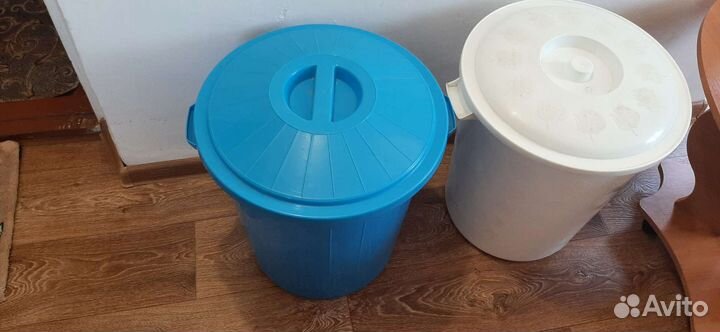 Ведро пластиковое с крышкой