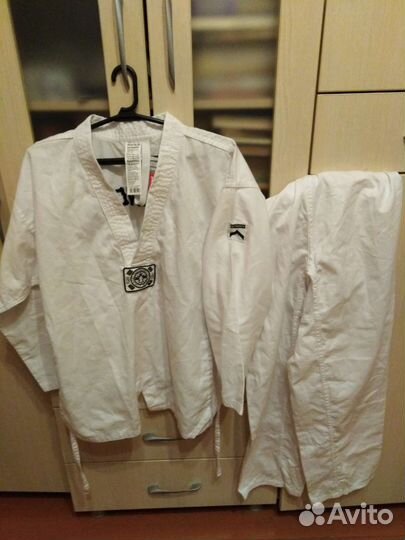 Костюм для тхеквондо новый 150 см