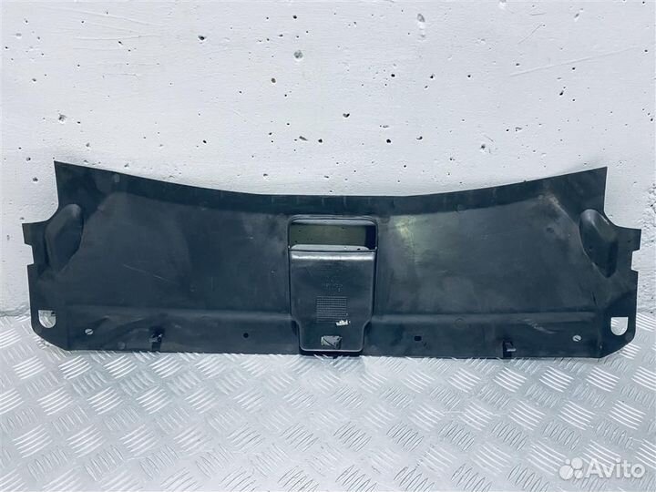 Накладка замка капота Audi Q3 8U0807081B