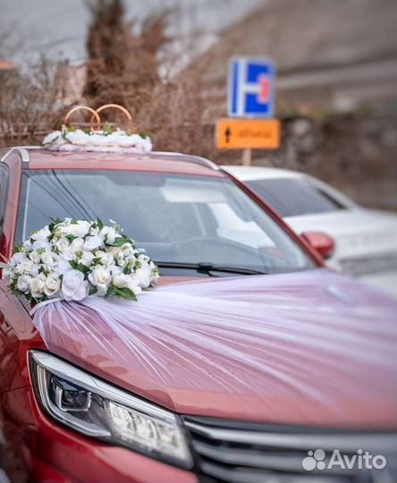 Свадебное украшение на машину