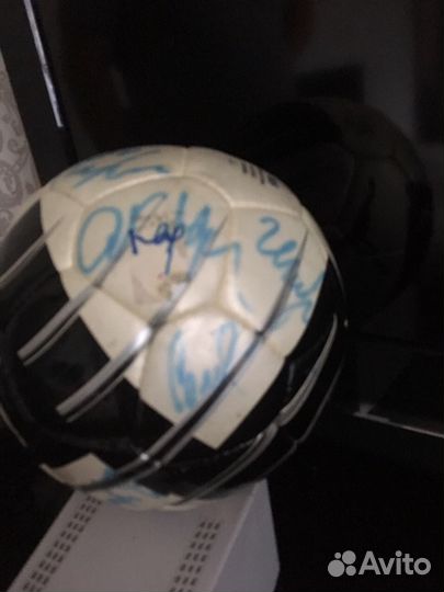 Футбольный мяч с автографами сборной России