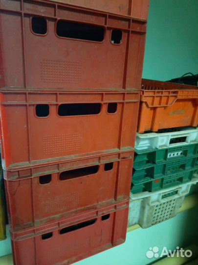 Пластмассовый ящик, карабин