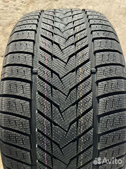 Sonix WinterXPro 999 275/45 R21 78T