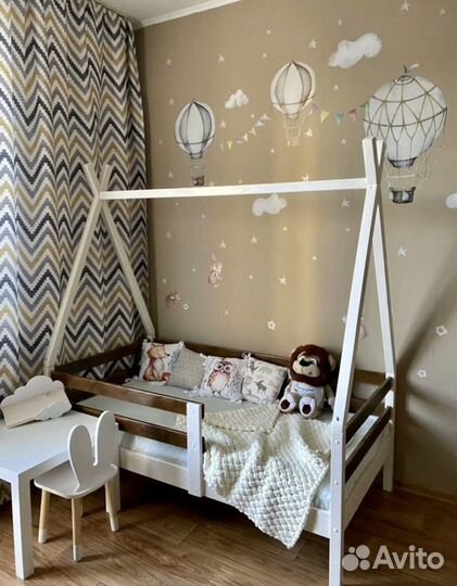 Детская кровать вигвам с комбинированным выкрасом