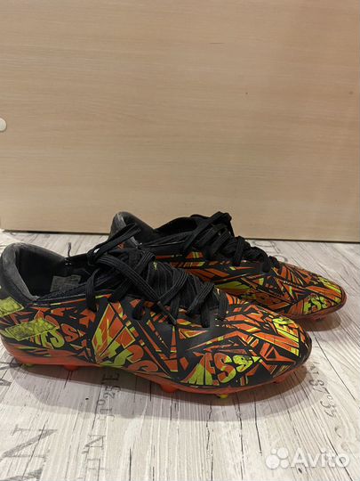 Футбольные бутсы adidas nemeziz