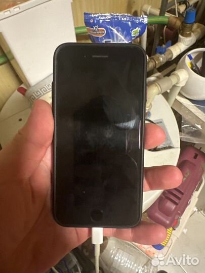 iPhone SE, 64 ГБ