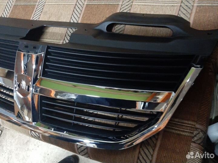 Решетка радиатора dodge Джорно 2008г