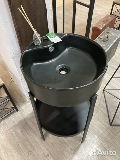 Дизайнерская тумба под раковину