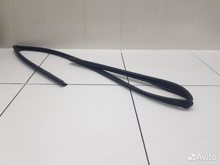 Уплотнитель стекла передней правой двери