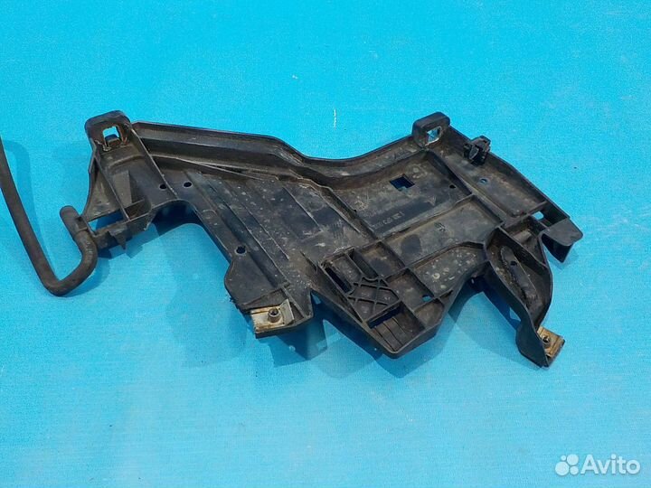 Кронштейн фары левой Audi A4 (B8) 2007-2015