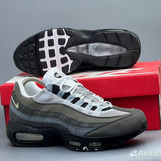 Серые кроссовки Nike Air Max 95