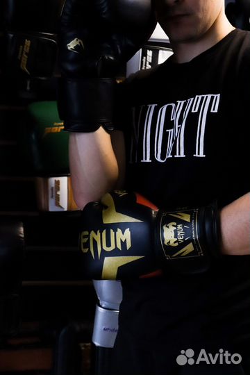 Боксерские перчатки Venum Black Red Gold