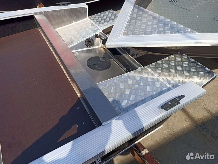 Лодка Триера 390 Fish