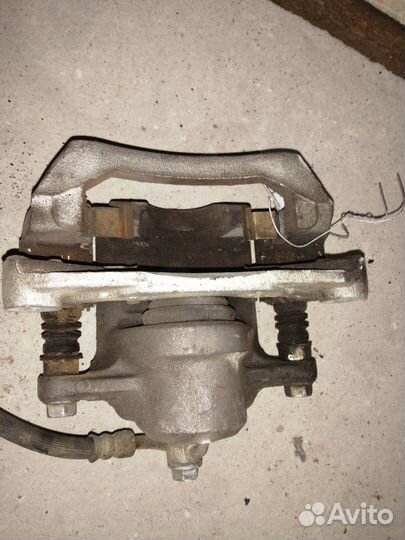 Суппорт тормозной задний левый Subaru Legacy 5