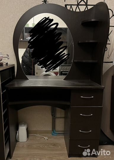 Трюмо с зеркалом