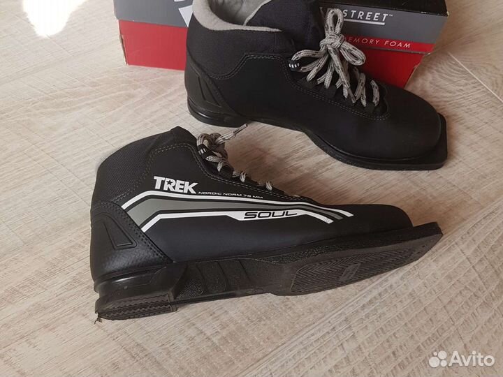 Лыжные ботинки