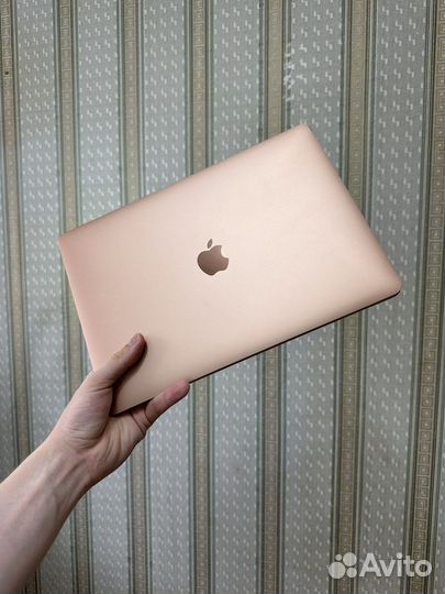 Macbook Air 2020 8/256 (Отличный, Чек)