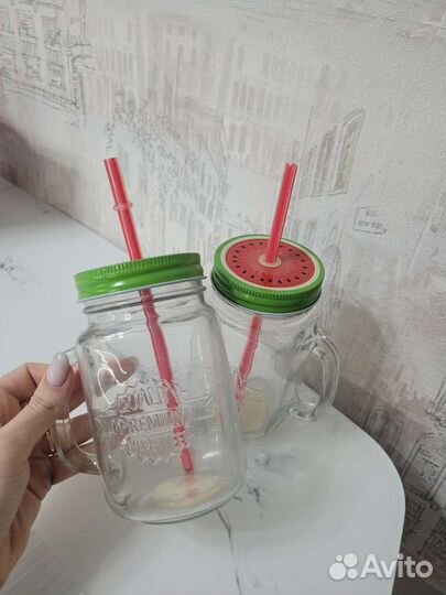 Стаканы с крышкой и трубочкой