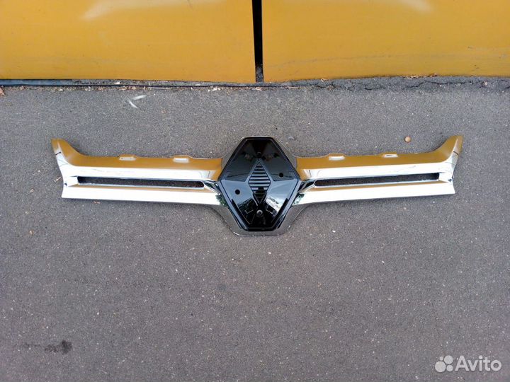 Решетка радиатора на Renault Duster 2015-2021 г