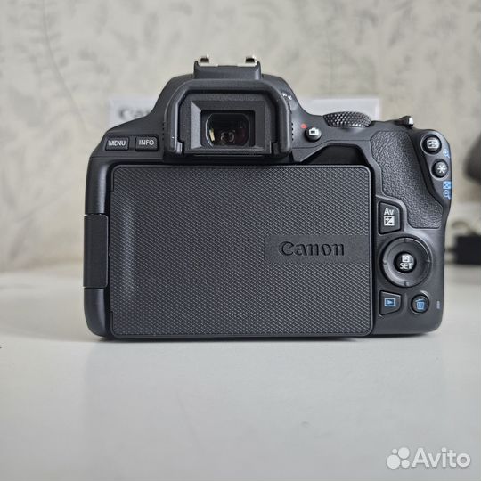 Фотоаппарат Canon 250D Новый