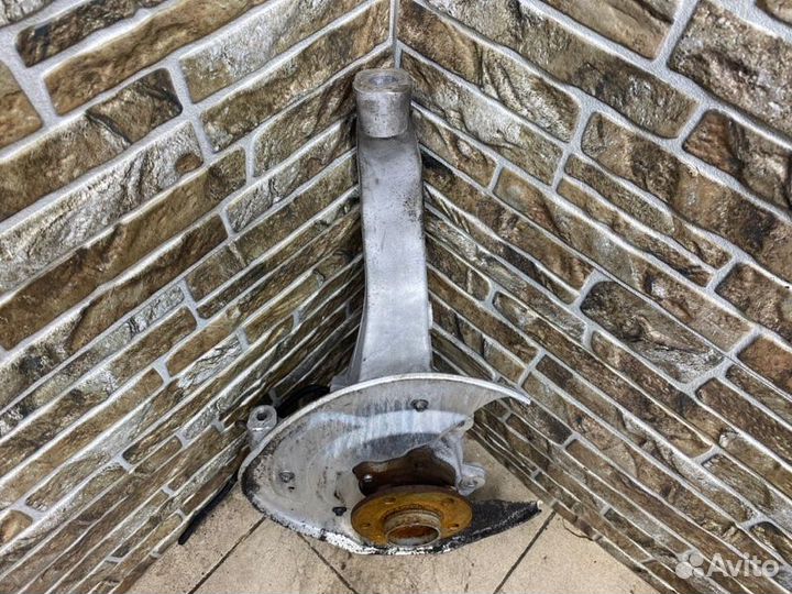 Цапфа/кулак поворотный передний правый Volvo XC90