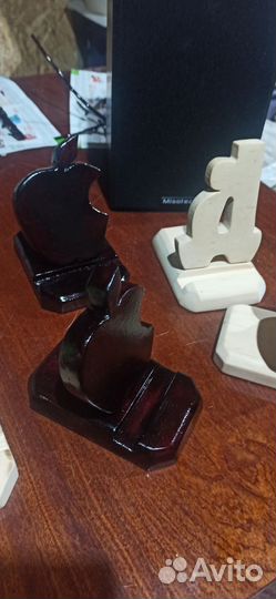 Подставка для телефона из дерева