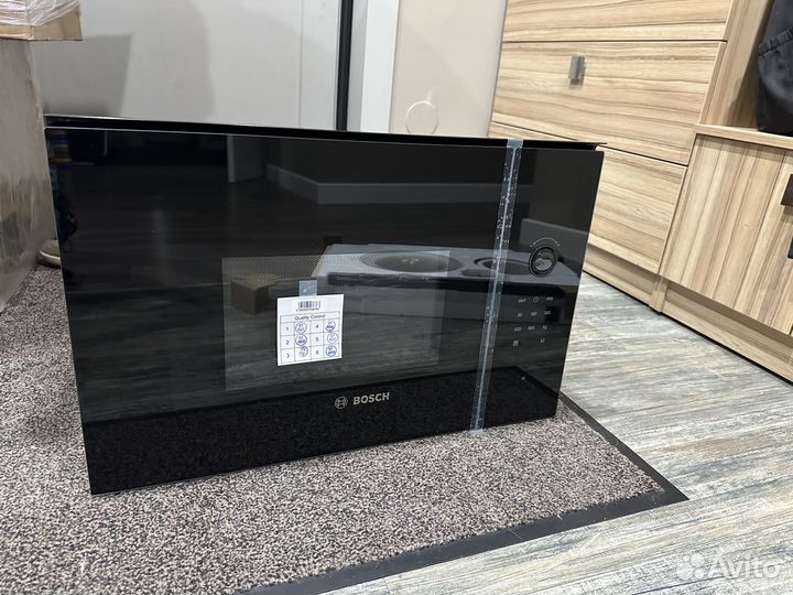 Встраиваемая микроволновая печь Bosch BFL524MB0