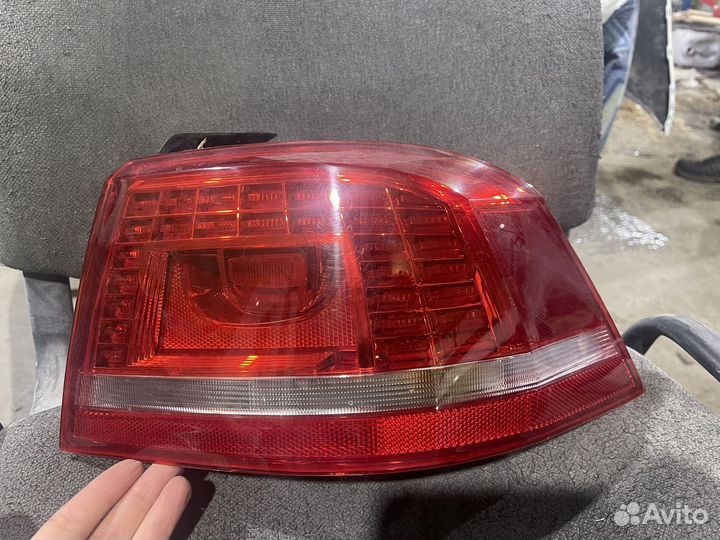 Фонарь задний правый наружний на passat b7. Седан