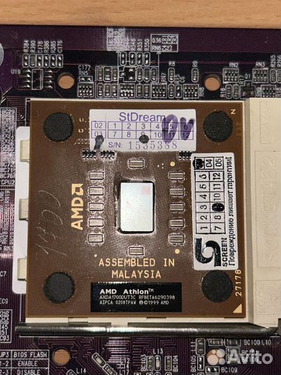 Материнская плата с процессором и памятью