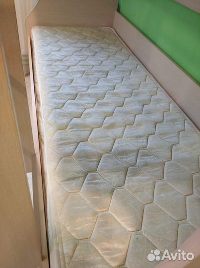 Продам двухъярусную кровать