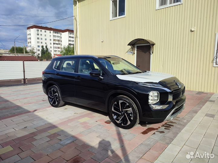 Mitsubishi Outlander, 2023
