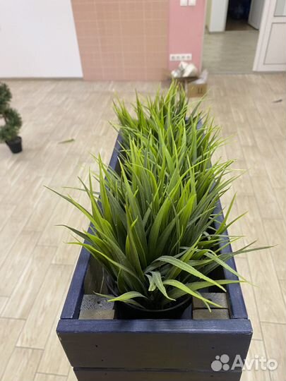 Искусственные цветы в горшках