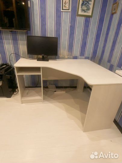 Комьютерный стол угловой