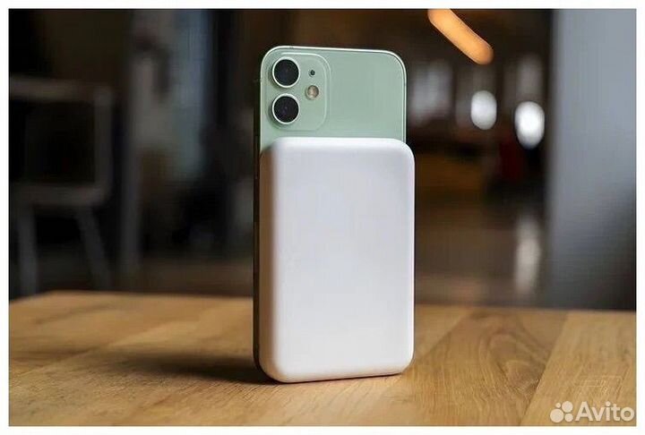 Внешний магнитный powerbank MagSafe на iPhone