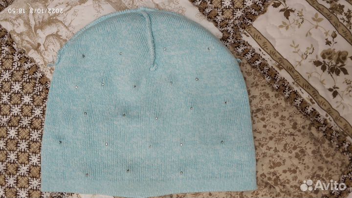 Шапка с бусинами