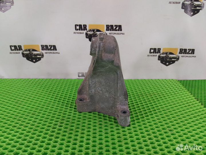 Кронштейн двигателя левый L