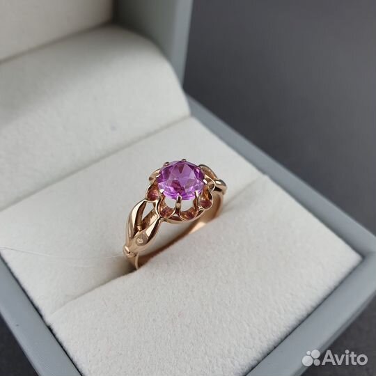 Кольцо советское из красного золота с корундом