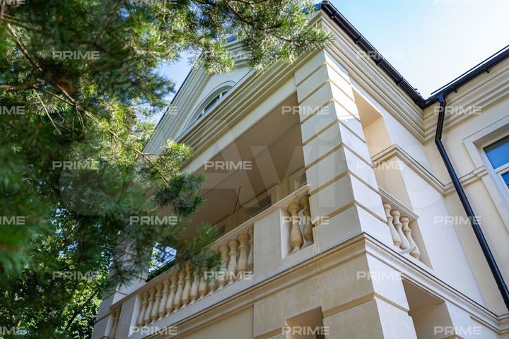 Дом 800 м² на участке 15,1 сот.