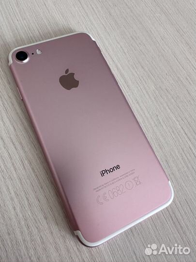 Телефон iPhone 7