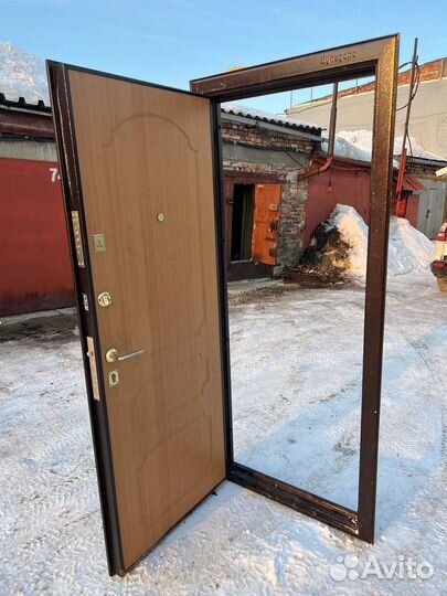 Дверь входная металлическая