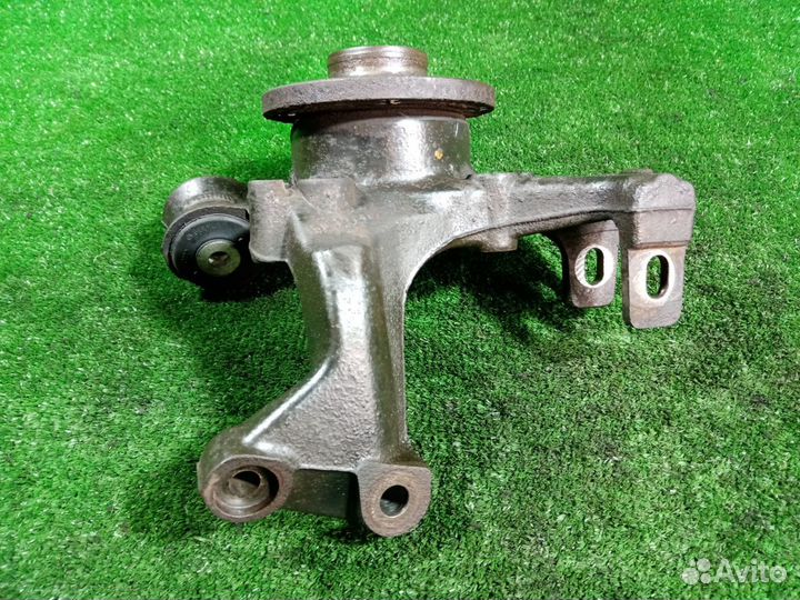 Цапфа задняя левая Audi A4 8E B7 BWE (2.0T) 2007