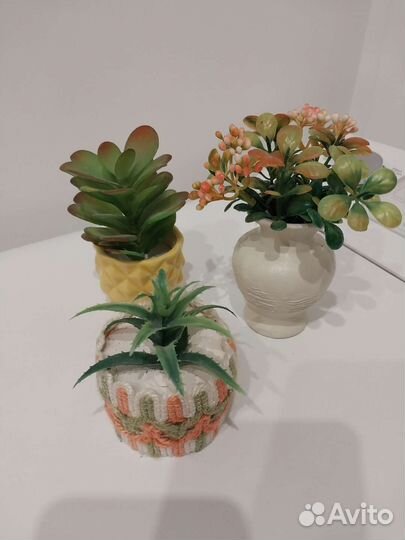 Декор в вазочках, глиняные горшки